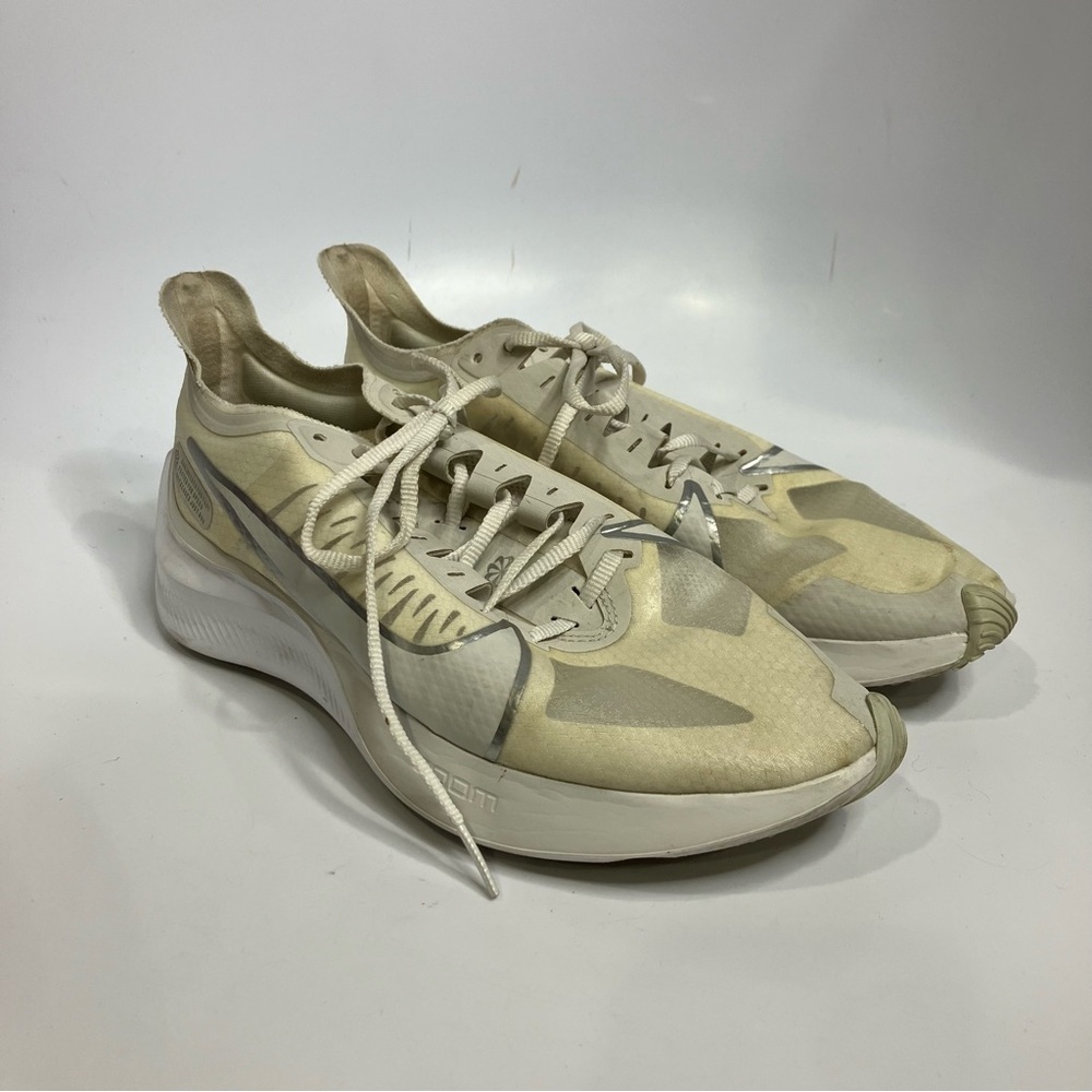 Nike Zoom Gravity platinum tint sneakers size 8